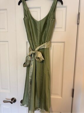 Vintage sage green Ann Taylor satin bridesmaid occasion dress. Sleeveless V-Neck